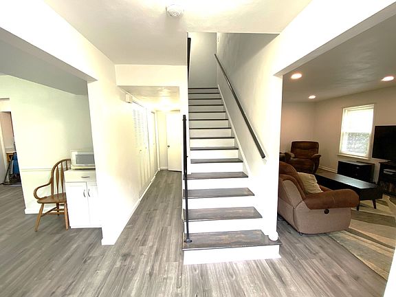3rd image of 5625 Banbury Ct