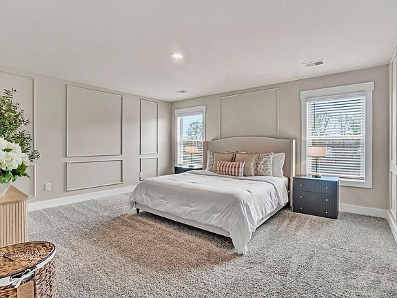 3rd image of 404 Roderick Ln