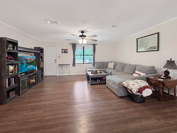 3rd image of 360 Rowell Rd W