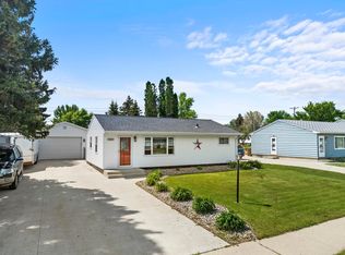 513 24th Ave NW, Minot, ND 58703