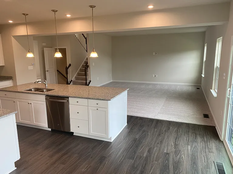 1009 Headquarters Way — Photo 5