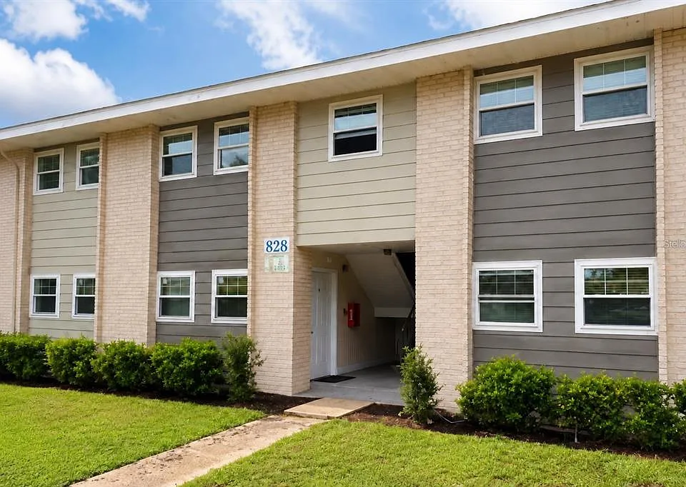 828 Sky Lake Cir #B