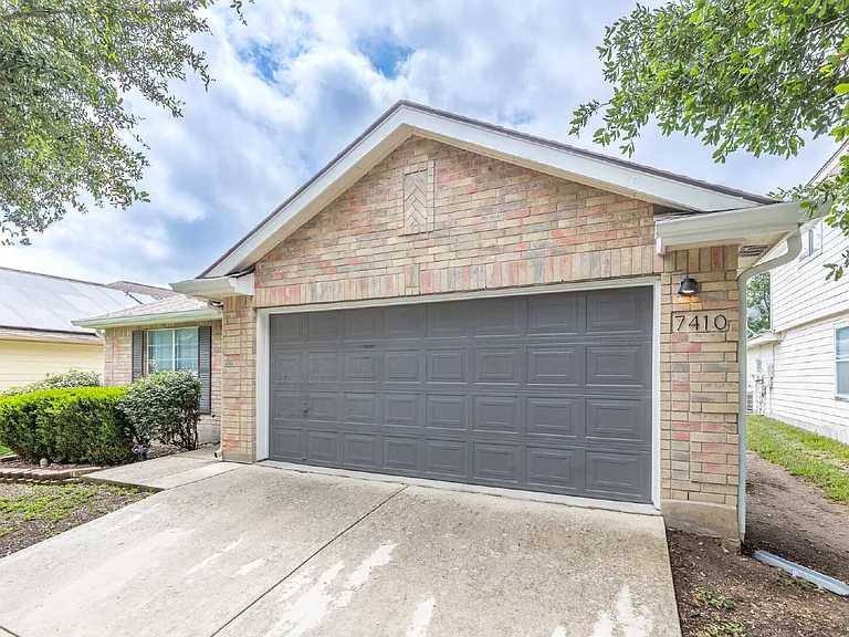 7410 Tranquillo Way — Photo 2