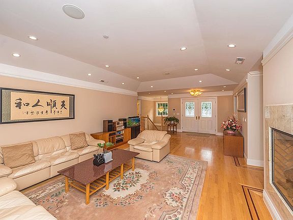 5th image of 3066 Hillside Dr