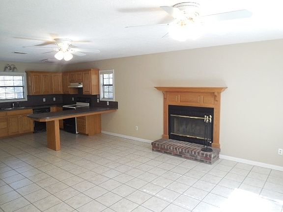 2nd image of 204 Bowline Dr