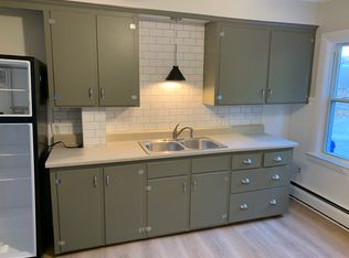 19 Youngs Ave UNIT 1R, West Warwick, RI 02893