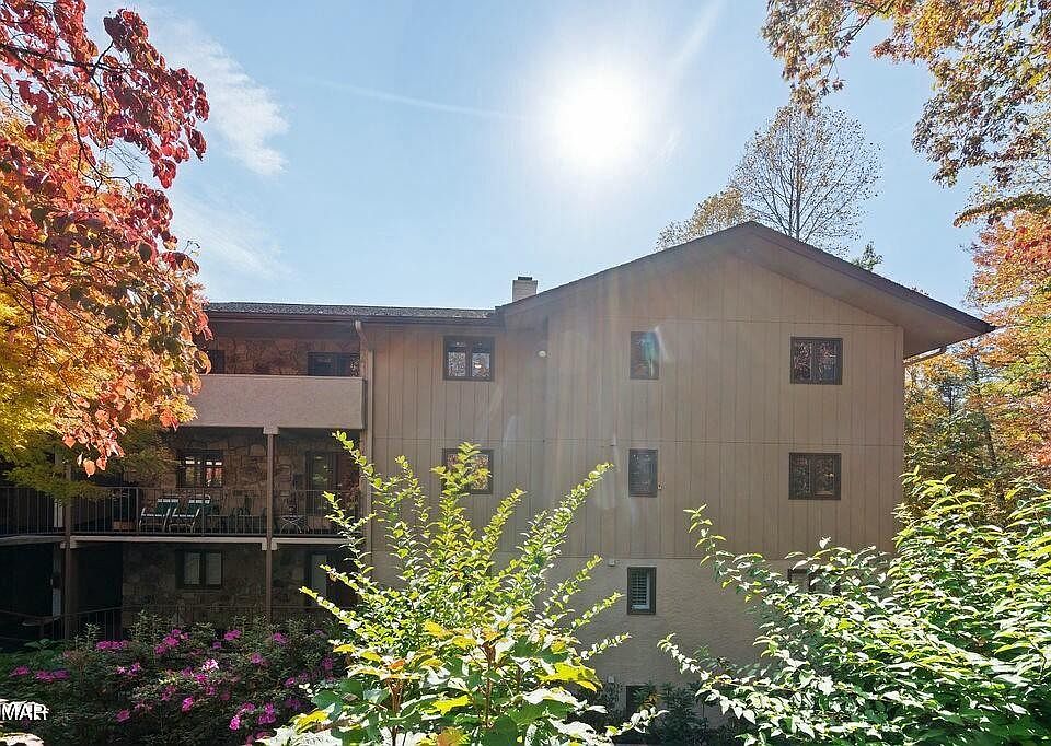 1st image of 224 Woodland Rd Unit 301