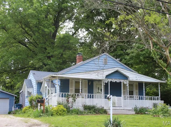 900 Albers Ln, Bethalto, IL 62010