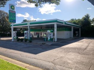 320 N Mulford Rd, Rockford, IL 61107