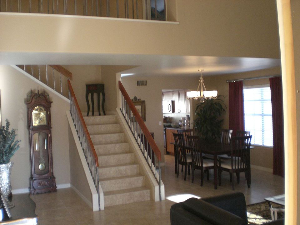2nd image of 1727 N La Rosa Dr