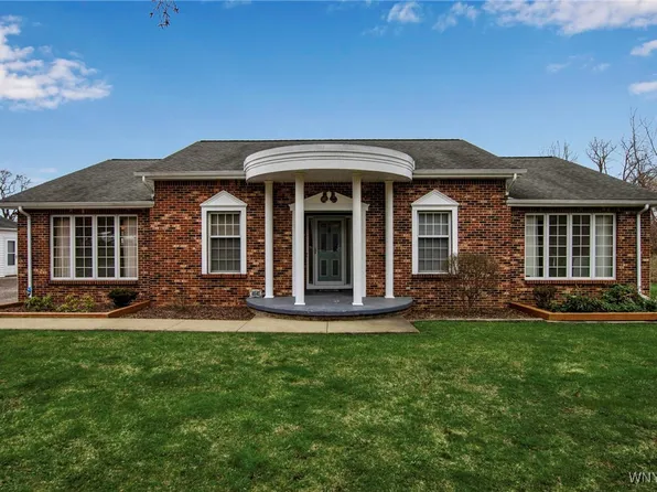 4640 Woods Rd, East Aurora, NY 14052