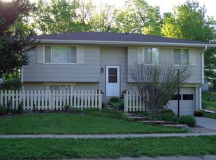 104 Wagon Train Ave, Hickman, NE 68372