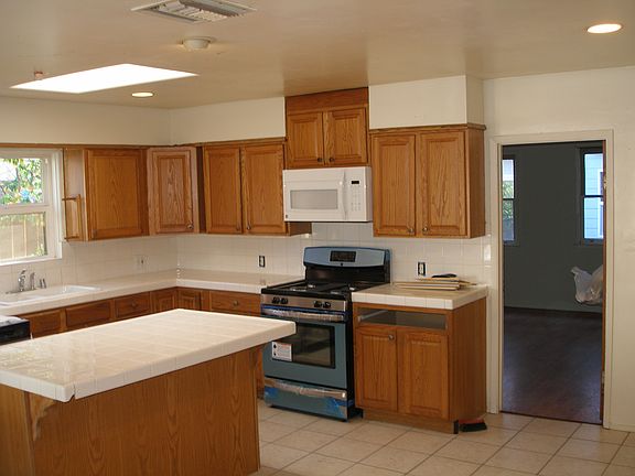 4th image of 443-445 W. 10th Ave.
