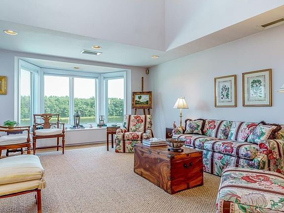 5th image of 152 Crompton Ave APT 10