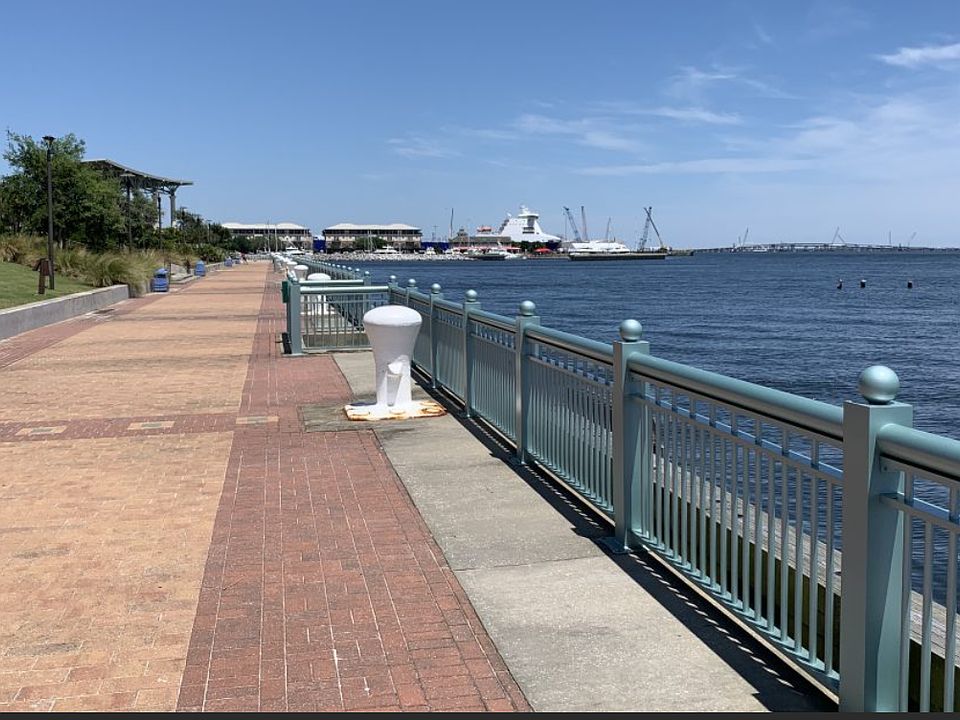 5 minute walk to Maritime park, walking paths & waterfront enjoyment