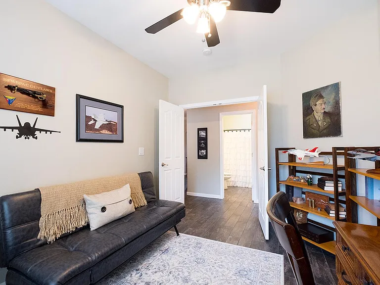 1563 Bristol Ln — Photo 15