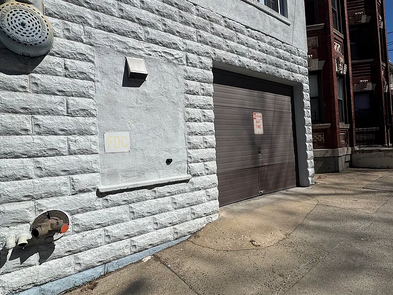 144 Valley St — Photo 2