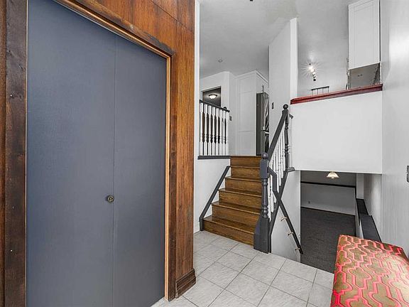 3rd image of 139 SW Country Hills Way NW