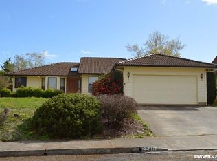 2240 Red Oak Dr S, Salem, OR 97302