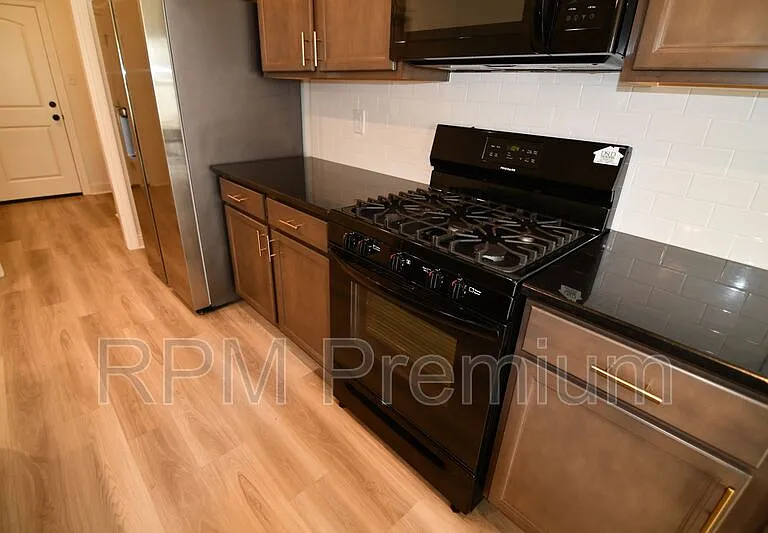 7108 Kenilworth Crossing Ave — Photo 10