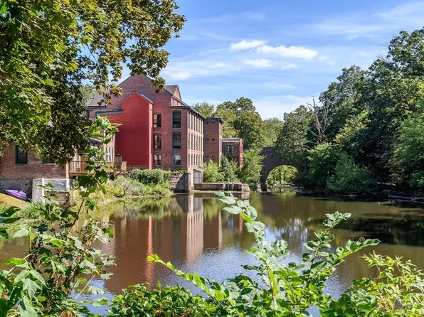 14 Sanford St Unit 56, Medway, MA 02053