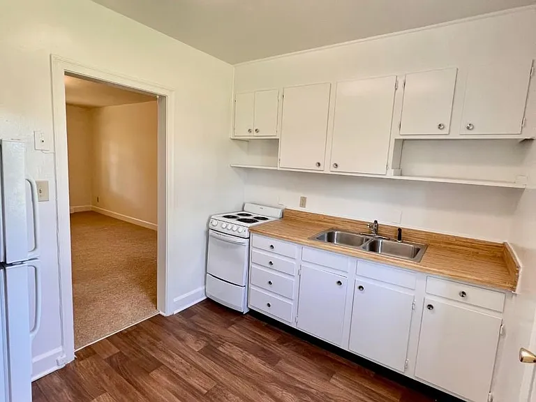 312 Elmhurst Rd — Photo 6