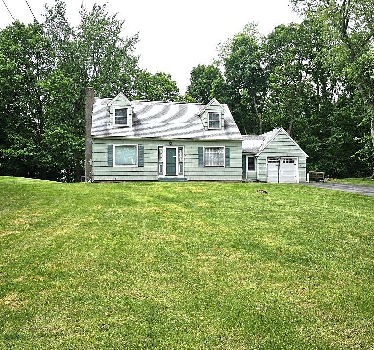 1st image of 2 Locust Hill Dr
