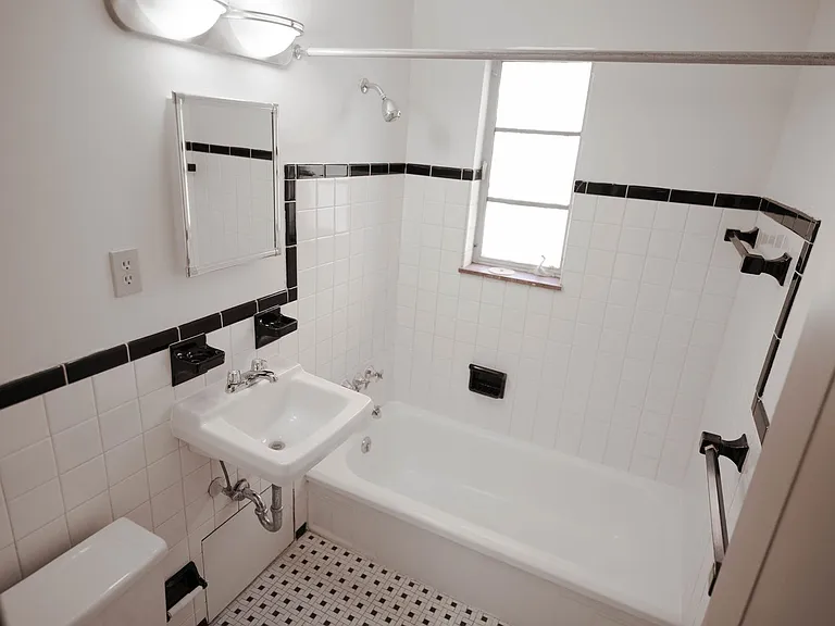 Clifton Woods Apartments — Photo 21