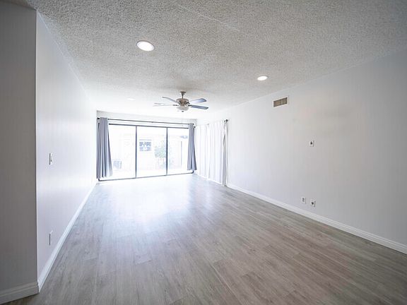 5th image of 118 E Shady Grove Dr