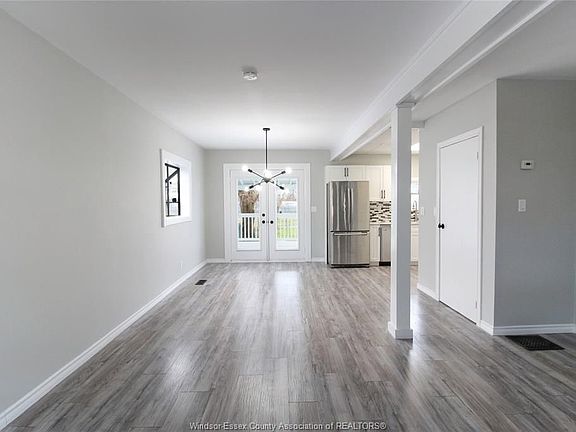 5th image of 1129 Wellington Ave