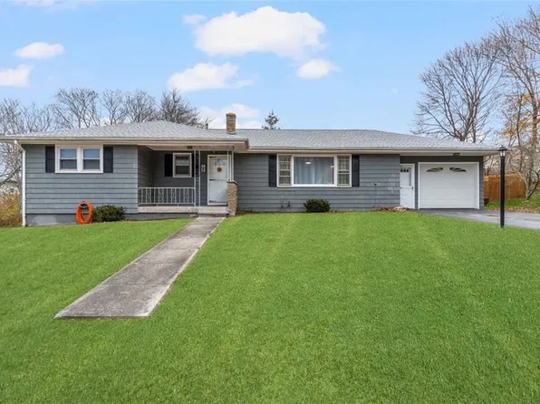 2 Mathew Rd, Tiverton, RI 02878