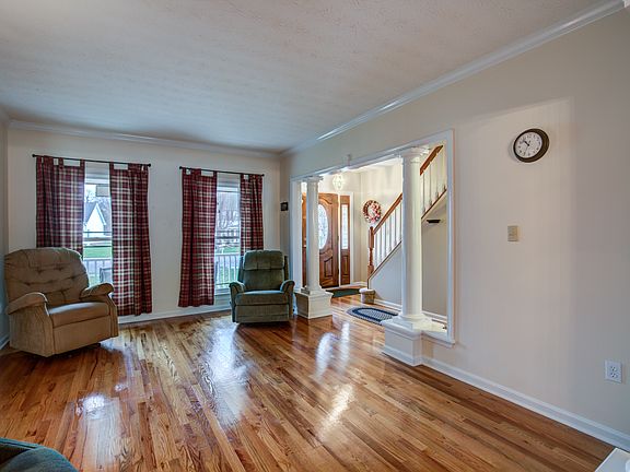 4th image of 2921 Saratoga Dr