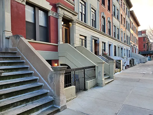 Rented by Esra Realty | media 7