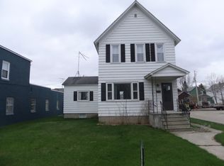 713 10th Ave, Menominee, MI 49858