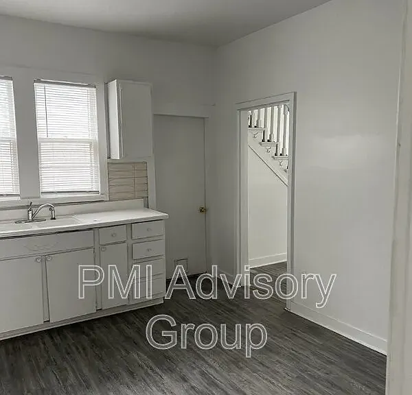 1909 SW Clay St — Photo 3