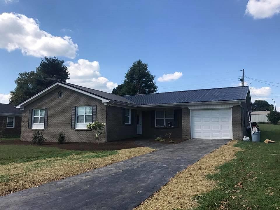 1st image of 121 Pin Oak Dr