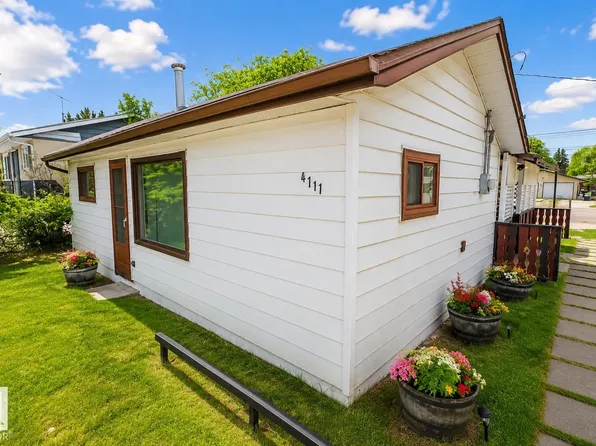 4711 52nd St, Smoky Lake, AB T0A 3C0