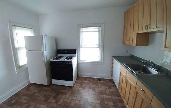 2nd image of 27 Edgewood St #2