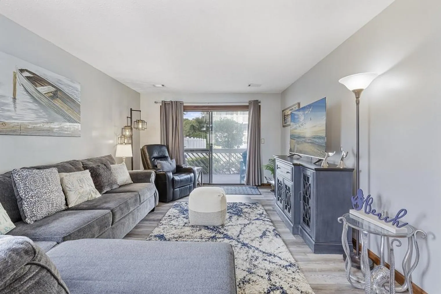 2 bed, 2.0 bath, 914 sqft, $3,197 — Photo 1