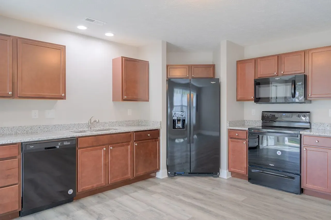 1 bed, 1.5 bath, 1832 sqft, $840 — Photo 1