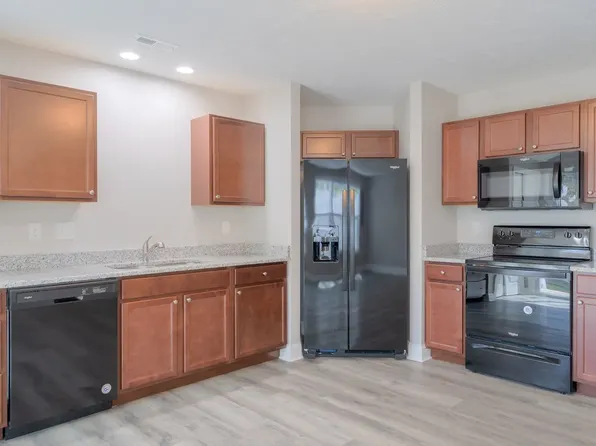 420 Twisted Oak Dr, Christiansburg, VA 24073