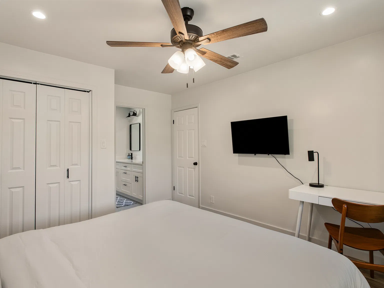 4 bed, 1430 sqft, $3,200 — Photo 2