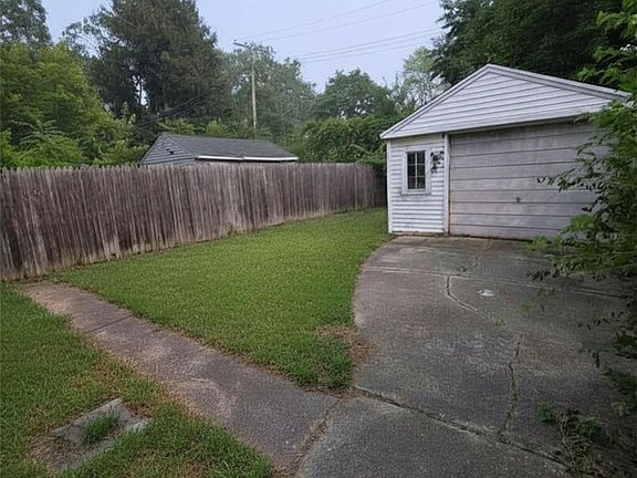 3rd image of 17150 Sioux St
