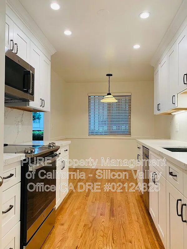 2 bed, 2.0 bath, 1097 sqft, $4,495 — Photo 3