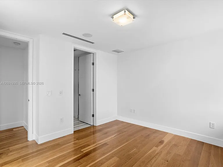 125 Hampton Ln — Photo 56