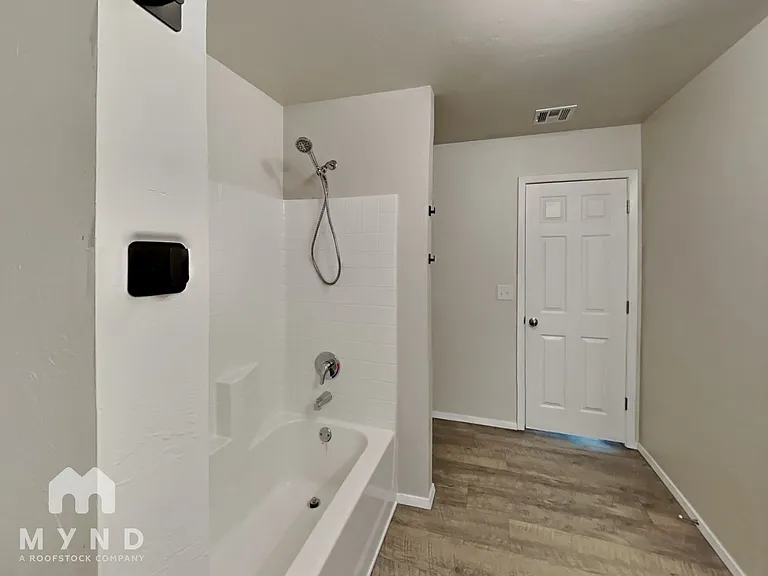 2923 Russell Rd — Photo 12