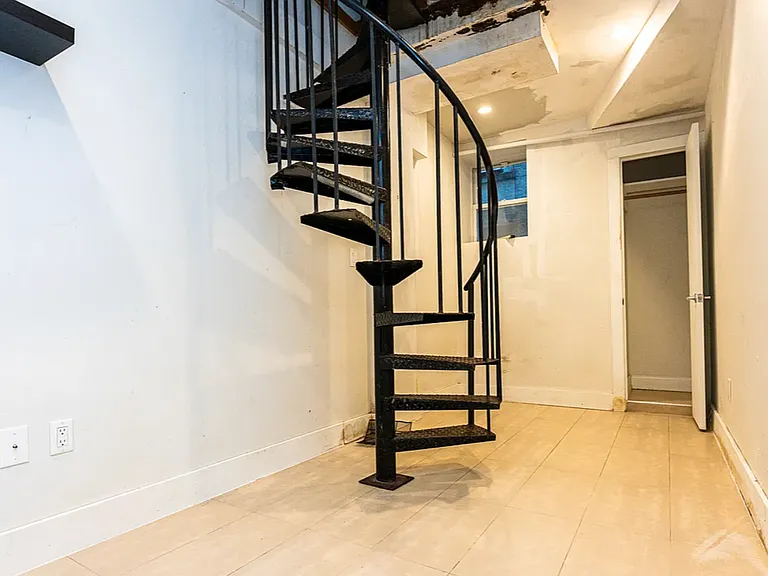 909 Saint Johns Pl #1B — Photo 3