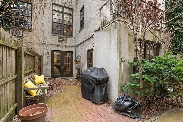 Sold by Sotheby's International Realty | media 27