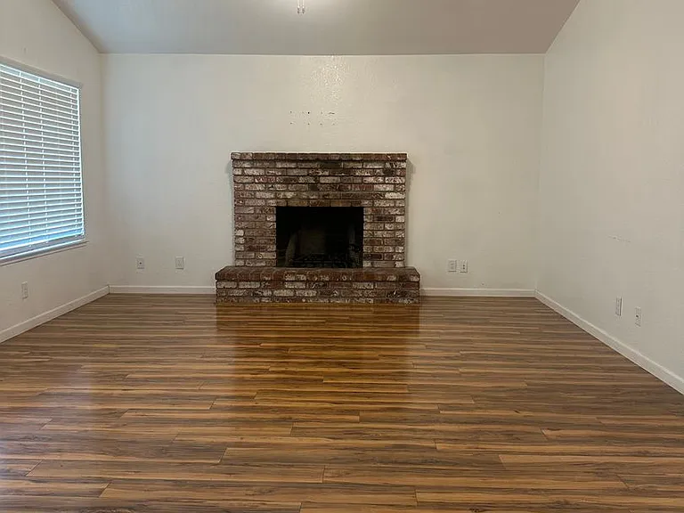 19800 Echo St — Photo 5
