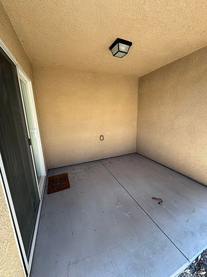Charming apartment home located on Bella Oaks Drive! Available Now! — Photo 2
